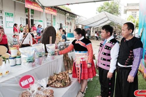 Đồng bào Mông Suối Tọ giữ bản sắc văn hóa