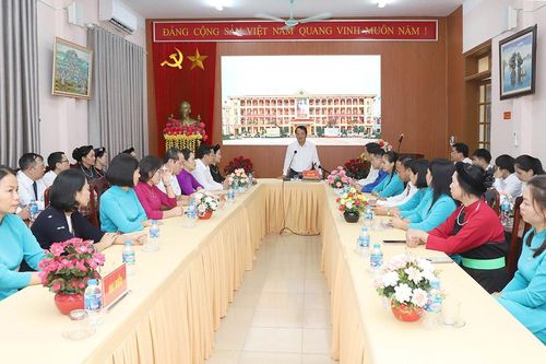 Bí thư Tỉnh ủy Hầu A Lềnh làm việc với Trường PTDT Nội trú THPT tỉnh