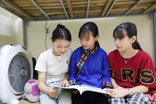 'Chắp cánh' ước mơ cho học sinh nghèo