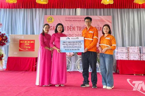 Núi Pháo hỗ trợ gần 130 triệu đồng nhân dịp năm học mới