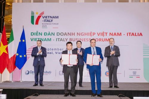 Việt Nam - Italia hợp tác thành lập Trung tâm Thiết kế tiên tiến trong lĩnh vực viễn thông và không gian