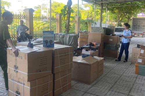 Phát hiện, xử lý xe tải vận chuyển hàng hóa nhập lậu trị giá hơn 52 triệu đồng tại Hà Nội