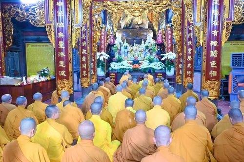 Tăng Ni sinh trường hạ Sóc Thiên Vương - Học viện Phật giáo VN tại Hà Nội tác pháp Tự tứ