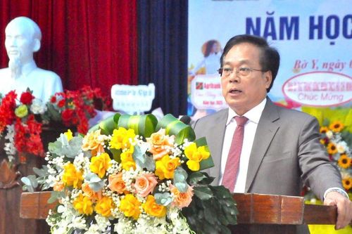 Không khí khai giảng rộn ràng ở ngôi trường vùng biên Quảng Ngãi