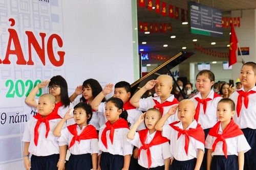 TP. Hồ Chí Minh: Lễ khai giảng đặc biệt của những 'chiến binh nhí' đang chống đỡ bệnh hiểm nghèo