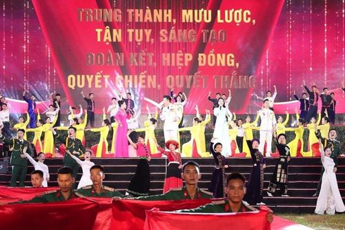 Đặc sắc chương trình chính luận nghệ thuật 'Bản hùng ca chiến thắng'