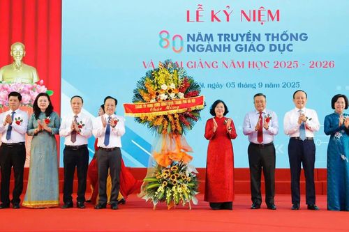 Ngành giáo dục Hà Nội chào đón năm học mới