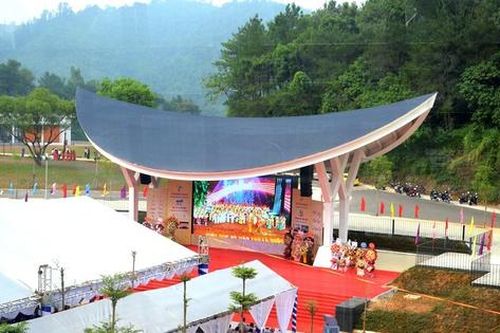 Khánh thành Trường trung học phổ thông chuyên Lào Cai và khai giảng năm học mới