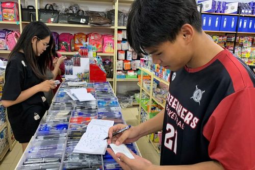 Thị trường đồ dùng học tập sôi động, phụ huynh cần mua sắm thông minh