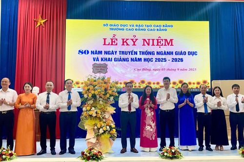 Chủ tịch UBND tỉnh Lê Hải Hòa dự Lễ khai giảng năm học 2025 - 2026 tại Trường Cao đẳng Cao Bằng