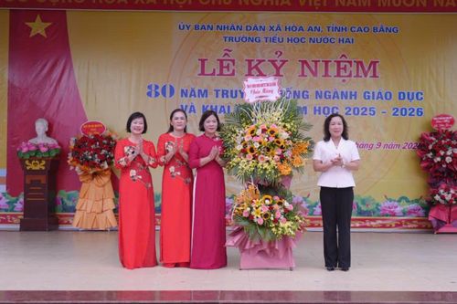Phó Chủ tịch HĐND tỉnh Hà Nhật Lệ dự Lễ khai giảng tại Trường Tiểu học Nước Hai