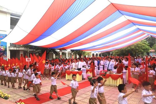 Phó Chủ tịch UBND tỉnh Trịnh Trường Huy dự Lễ khai giảng tại Trường Tiểu học Hợp Giang