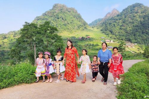 Tiếng trống khai trường trên đỉnh non cao