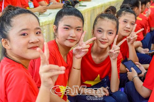 Khai giảng bằng ngôn ngữ ký hiệu tại 'ngôi trường đặc biệt'