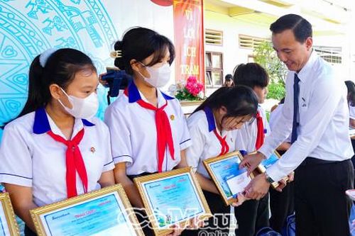 110 suất học bổng 'Ươm mầm cho những ước mơ'