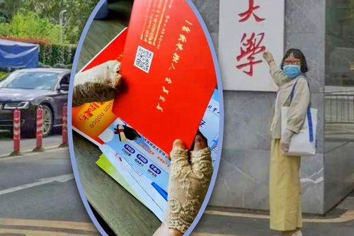 Người mẹ 50 tuổi từng bị bỏng nặng, mất việc và trầm cảm suốt 10 năm, vẫn kiên cường học từ sách con trai để rồi nhận cái kết ngọt ngào