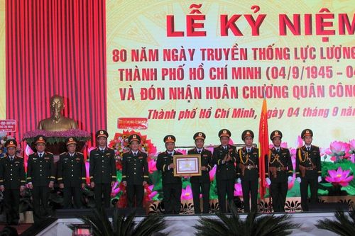Long trọng tổ chức Lễ kỷ niệm 80 năm Ngày truyền thống Lực lượng vũ trang TPHCM