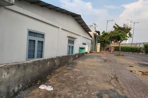 Nhà biến thành 'hầm', khu dân cư liên tục phải chống ngập