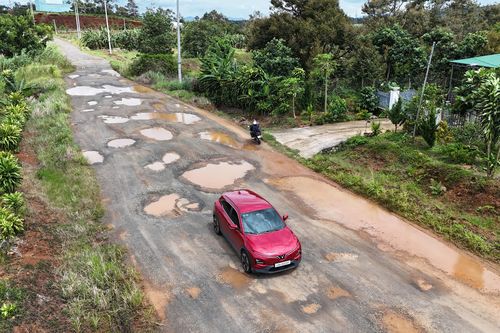 Hiện trạng 'nát bươm' của tuyến đường tránh 800 tỷ đứng im gần 5 năm ở Lâm Đồng