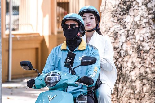 Hà Nội nắng rát giữa mùa thu, người dân ra đường cứ ngỡ đang chính hè