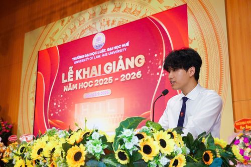 Hành động đẹp của nam thủ khoa Trường ĐH Luật - ĐH Huế