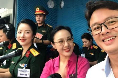 Căn nhà xanh mát của giọng đọc nam ấm cúng tại lễ diễu binh, diễu hành A80