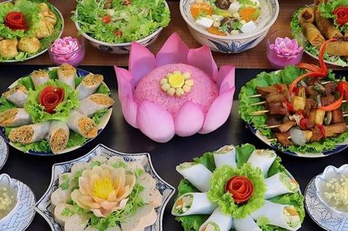 Mẹ đảm Hà Nội gợi ý mâm lễ cúng Rằm tháng 7 đẹp mắt, tròn vị và giàu ý nghĩa