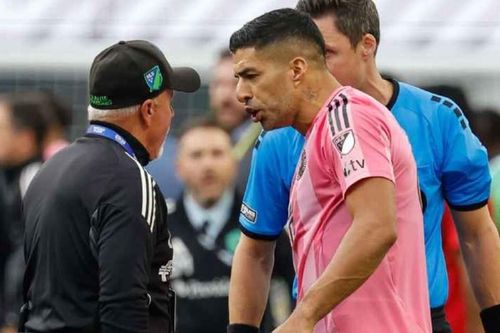 Suarez bị cấm thi đấu 6 trận sau hành vi nhổ nước bọt
