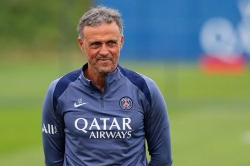 HLV Luis Enrique phẫu thuật khẩn cấp