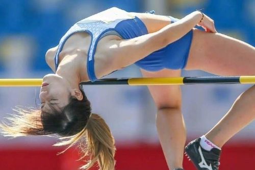 'Nữ thần nhảy cao' Trung Quốc khẩu chiến antifan