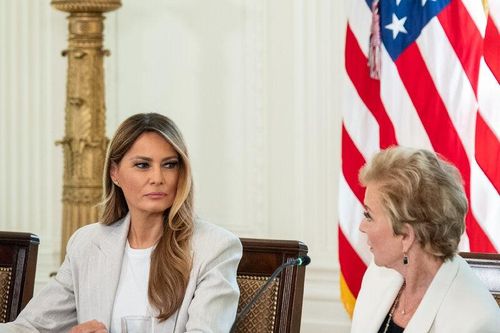 Bà Melania Trump đưa ra lời cảnh báo cho nhân loại