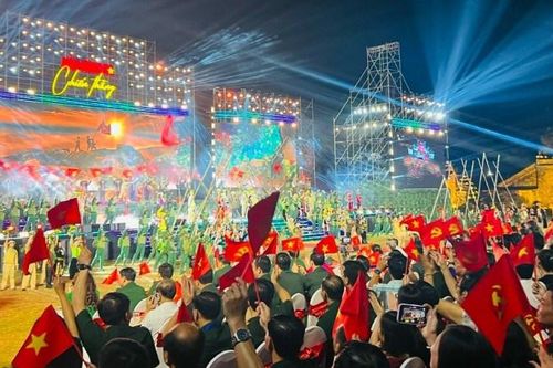 Hào hùng, xúc động với chương trình chính luận nghệ thuật 'Bản hùng ca chiến thắng'