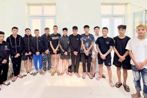 Hàng chục thanh niên mang hung khí hỗn chiến, náo loạn phố biển trong đêm