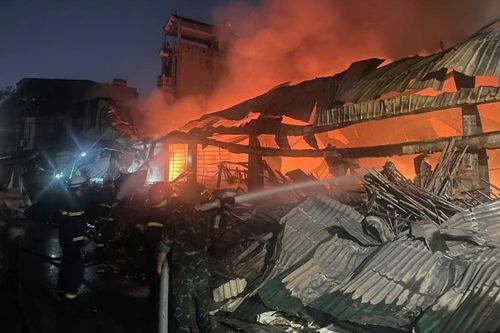 Hà Nội: Cháy lớn trong ngõ 638 Ngô Gia Tự, phường Việt Hưng