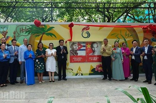 Thành phố Hồ Chí Minh: Khánh thành bức tranh tường tại Tổng Lãnh sự quán Cuba