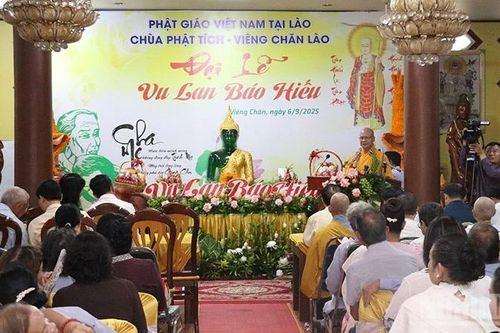 Cộng đồng người Việt Nam tại Lào tổ chức Lễ Vu lan báo hiếu
