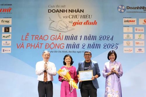 Trao giải cuộc thi viết Doanh nhân với chữ hiếu và gia đình