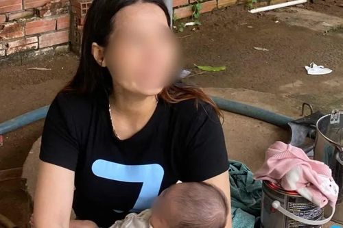 Đồng Nai: Giải cứu người phụ nữ có biểu hiện tâm thần bế con đi lang thang