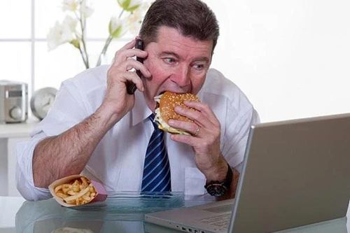 Thói quen tưởng vô hại đang hủy hoại dạ dày bạn từng ngày