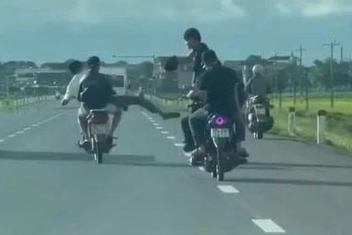 Nhóm thanh niên vừa chạy xe vừa đánh nhau trên quốc lộ 1