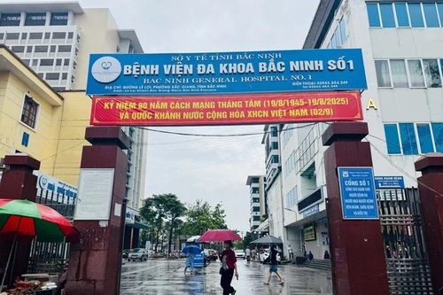 Sa thải 2 người trong vụ lái xe cứu thương thu 21 triệu đồng