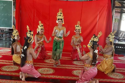 Phát huy bản sắc văn hóa để hình thành các sản phẩm du lịch đặc trưng