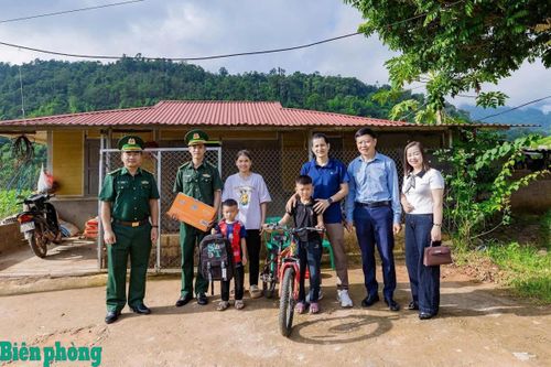 Chăm lo cho học sinh biên giới, hải đảo bước vào năm học mới