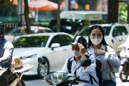 Hà Nội yêu cầu siết chặt quản lý học sinh đi xe đạp điện, xe máy điện
