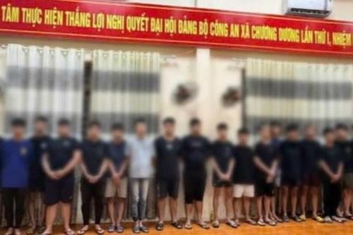 Khởi tố 15 thiếu niên mang hung khí đi truy sát đối thủ