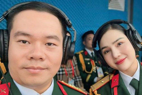 Người đọc câu 'Đang tiến vào lễ đài...' ở Lễ diễu binh, diễu hành A80