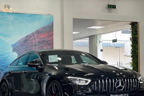 Xe sang Mercedes xả hàng tồn, giảm giá cả tỷ đồng tại Việt Nam