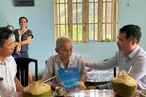 Công đoàn Vietsovpetro tặng quà đoàn viên nhân Tuần lễ Văn hóa Dầu khí 2025