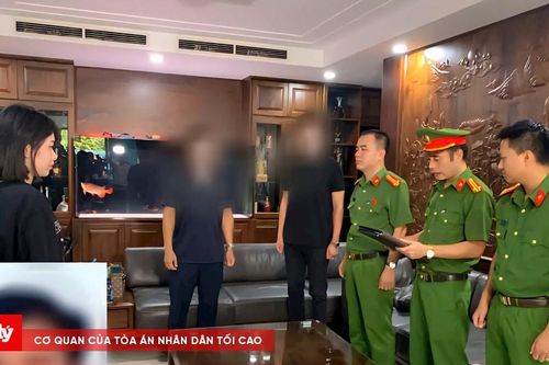 Khám xét khẩn cấp nhà 'Mạnh gỗ'
