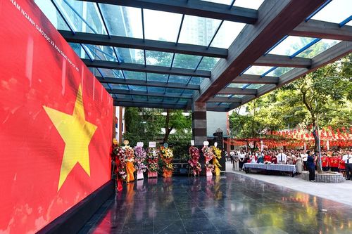 Lá cờ đỏ sao vàng của Việt Nam xuất hiện lần đầu khi nào?